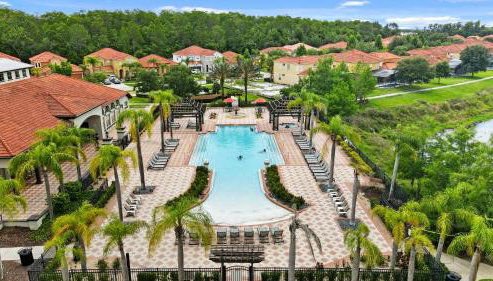 Family Retreat 6BR Villa with Private Pool, Spa & Theater near Disney - Foto 5