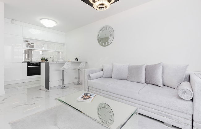 Elegant Apartment Warsaw by Renters - Photo 8