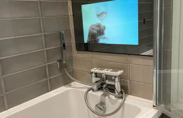 Central Leigh, on the Broadway, private gated parking, balcony - Foto 18