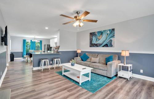 Shades of Gray 4BR Home w Mini Fridges - Foto 13