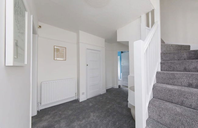 Bright Modern 4 br House 100 Metres From Beach - Photo 71