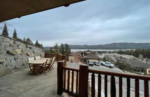 Big Bear Village View Haus is a large pet and kid friendly chalet with hot tub located a short walk to village - Foto 3
