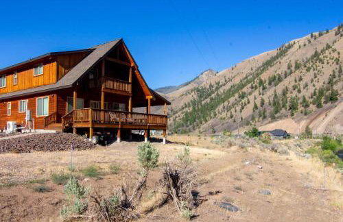 Stunning Salmon Riverfront Cabin - Foto 1