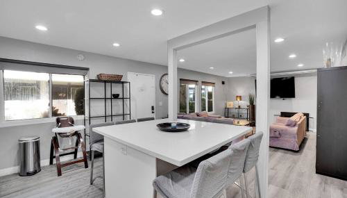 Family 4BR Home 15 min to Disneyland & Beach - Foto 1