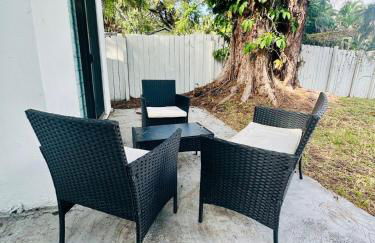 Modern Home with large private yard - Next to downtown & beach & airport - Pet friendly - Foto 6