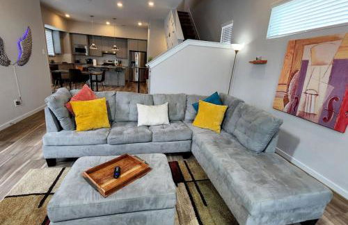 Galleria Exquisite Three Story Home Brand New Development - Foto 34