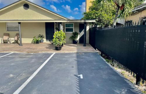 Cozy Studio w/gated parking - Photo 19