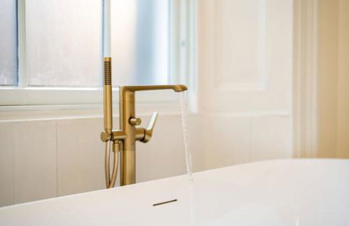 Dragon Suites Luxury Apartments at Rutland Square - Photo 42