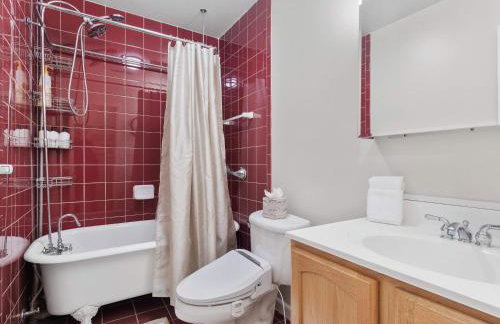 Classy Old Town Getaway 3-BR in Perfect Location - Foto 23