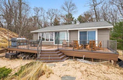 Gorgeous Beach! Lakefront with large Wooden Deck - Foto 8
