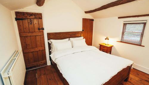 Cosy 2-Bed Cottage with Log-Burner and Garden - Foto 5, wardrobe