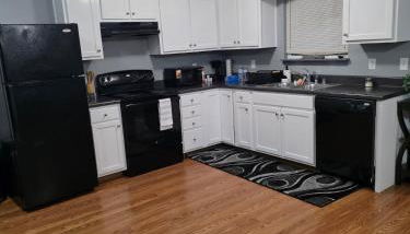 The E-Town Retreat 2BR townhouse close to Downtown - Photo 5