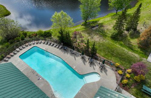 Relaxing Lincoln Condo with Fireplace and Shuttle - Foto 2