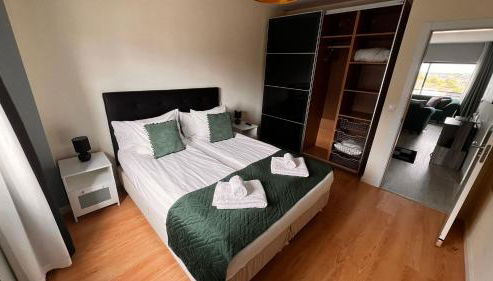 Apartment Beta - 2 Bedrooms, Private Rooftop Patio with Hot Tub, BBQ and View - Foto 4