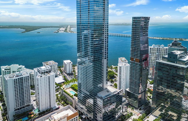 Luxury Condos at Four Seasons - Foto 49