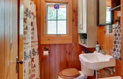 Lakefront Cabin with Private Dock and Fire Pit! - Foto 14