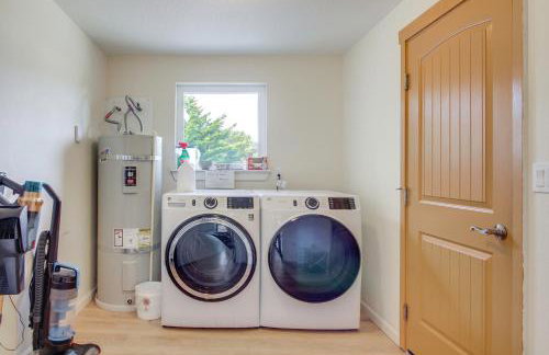 Spacious Bandon Getaway - 2 Blocks to Ocean! - Photo 31