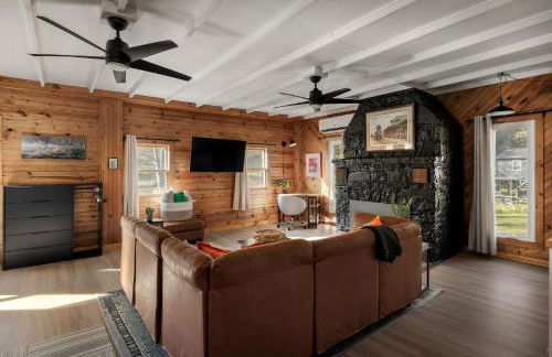 Riverfront w Deck Grill Fire pit & Climbing Wall - Photo 11