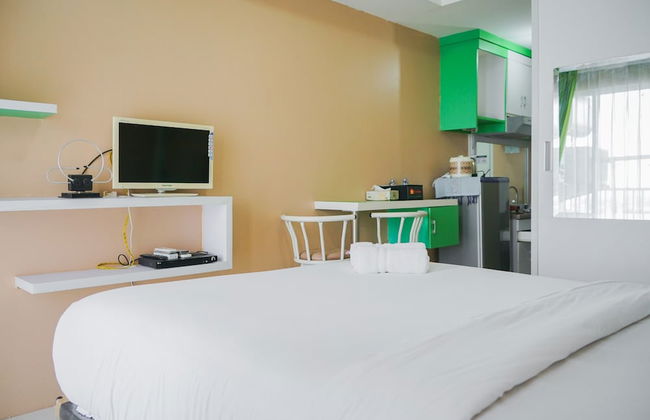 Cozy Studio Apartment at Tamansari Skylounge near Soetta Airport - Foto 15