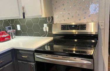 Entire Home! Fantastic Kitchen! 3 Full Baths - Foto 14