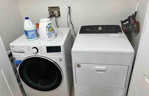 Haven 2 Bedroom by EWR airport - Photo 13