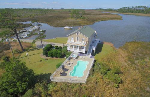 Sawyers Lodge - Historic Soundfront Home, Pool, Hot Tub, Boat Launch, Kayaks, Pets OK, Flex Stays - Foto 1