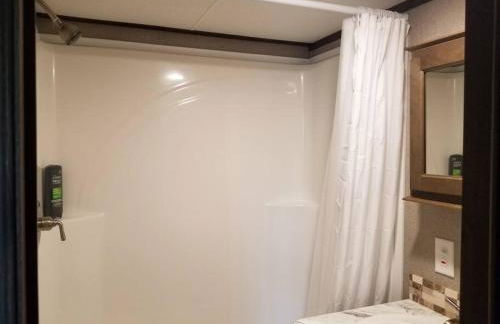 Tiny home with hammock loft BBQ and yard - Foto 22