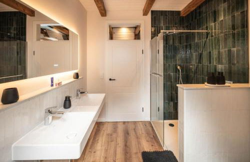 Traumhafte Ferienwohnung am Park, großer Balkon, voll ausgestattete Küche, Schreibtisch, WiFi, Smart TV, Carport, Wallbox, Fahrräder - Foto 20