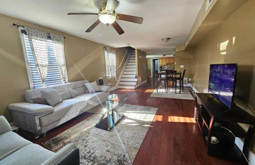 Two Story Queen Primary - Foto 1