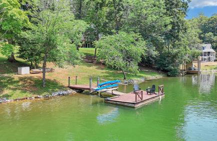 Lakefront 3BR with Dock, Fire Pit, Lawn Games, and Game Room - Foto 4