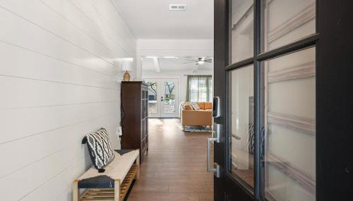 Boho Retreat with 2 Masters and Plenty of Space - Foto 2