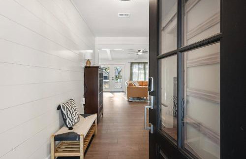 Boho Retreat with 2 Masters and Plenty of Space - Foto 2