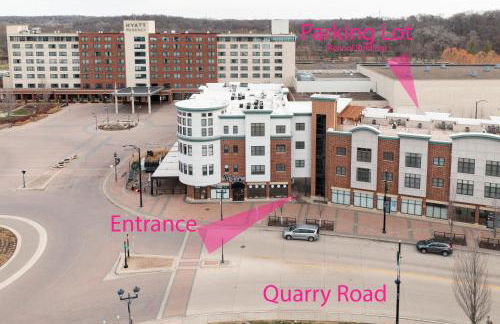 Iowa River Landing steps to Xtream Arena & Coralville Convention Center - Foto 46