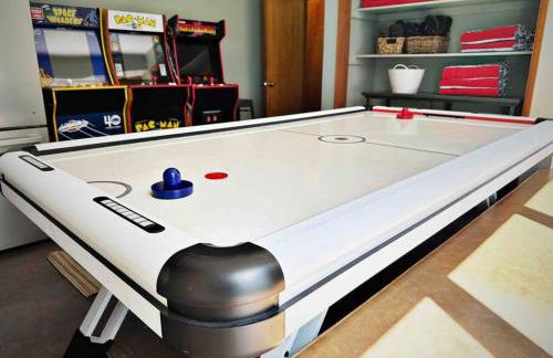 Waterfront Retreat with Fireplace, Hot Tub & Sauna - Foto 15