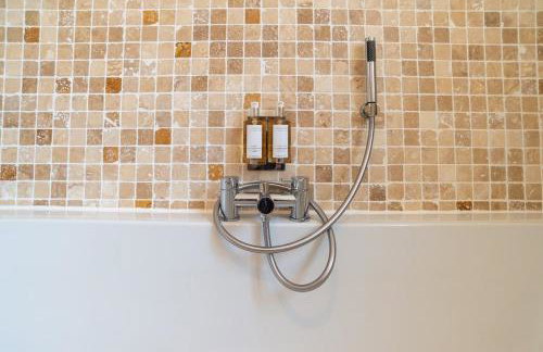 Trewhiddle Retreat V25 by Together Travel - Luxury 4-Bedroom Villa - Foto 44