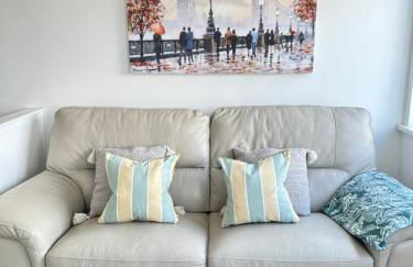 Cozy Family House 10 min from Manchester Airport - Photo 46