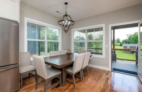 Walkable Downtown 5BR - Hot Tub and Resort Access - Foto 16