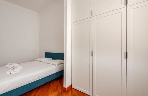 Spacious Home with three Bedroom and Large Kitchen - Photo 11