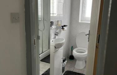 Dane Guest House Free Parking Fast WiFi Modern Living - Foto 33