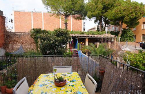 Alojamiento con encanto en planta superior ideal para trabajo y escapadas familiares en Montserrat - Foto 1