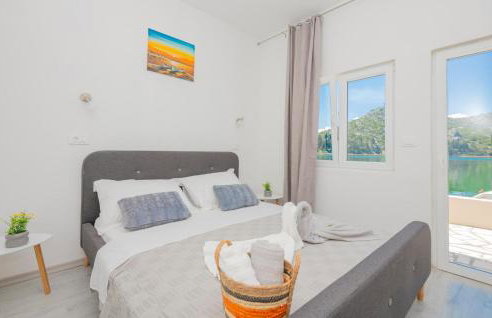 2 Bedroom Nice Apartment In Rogotin - Photo 8