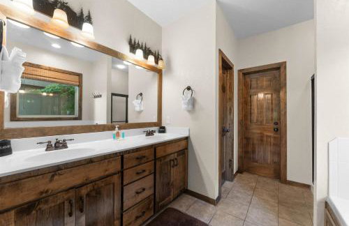 Hickory Hideaway with Communal Pool Access - Photo 37