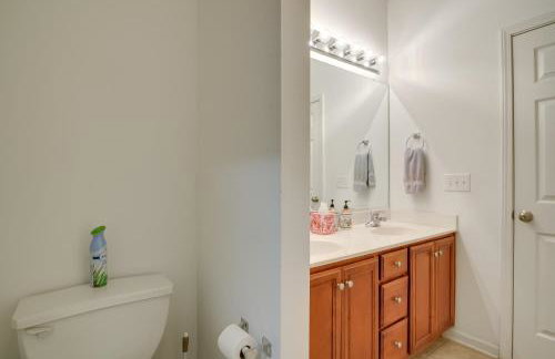 Inviting High Point Townhome with Patio and Privacy! - Foto 21