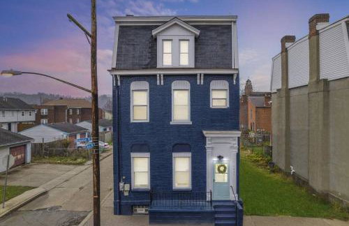 NEW! High-end Manchester Home w/ a hot tub - Foto 3