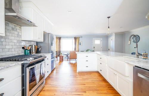 4BR/3BA Luxurious Decatur Home w/ Patio & Backyard - Foto 12