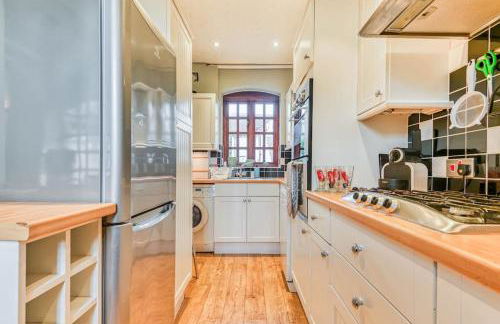 The Hurst Coach House - Photo 20