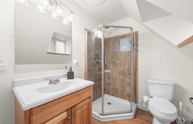 Sweet Pine Deck + Hot Tub, Cozy Modern Interior Close to Ski Resort! - Foto 84