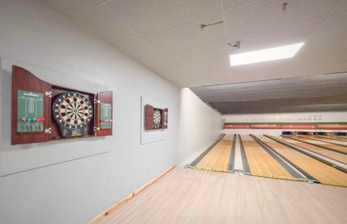 Bowling Alley! Expansive Group Getaway in Lewiston - Foto 18