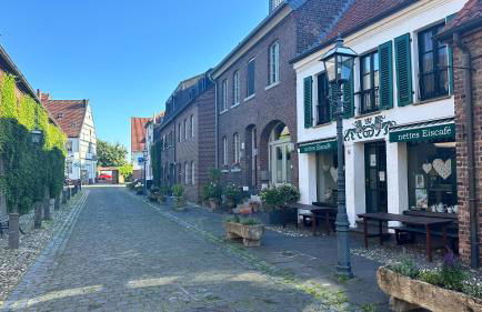 Apartment Savanna im historischen Stadtkern Linn in Krefeld, nähe Düsseldorf Messe, Airport, Parkmöglichkeiten direkt vor dem Haus - Foto 32