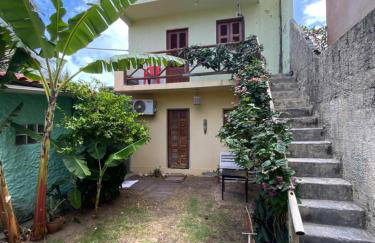 Lindo, simples, aconchegante e pé na areia - Foto 1